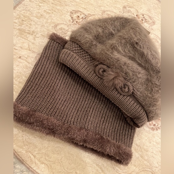 FAUX FUR BERET HAT AND NECK WARMER SET NWT - Picture 2 of 7
